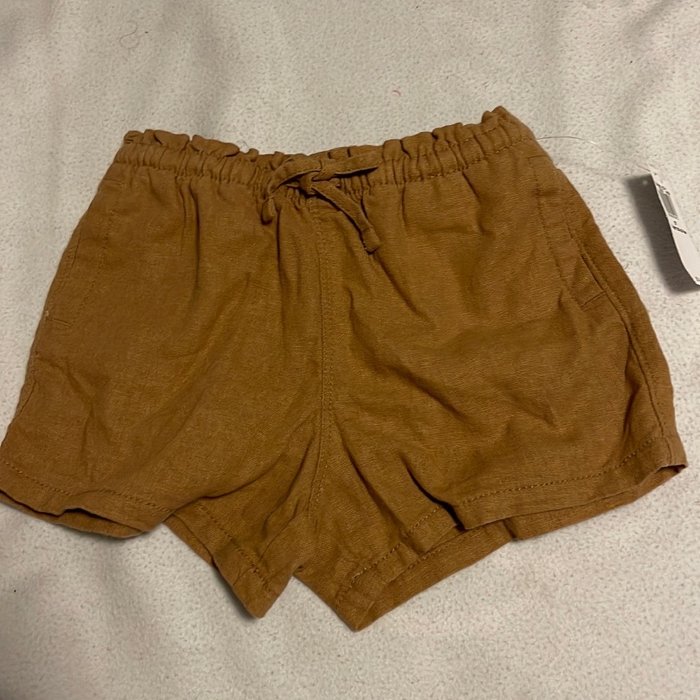 Baby girl Khaki old navy shorts. Never worn size 2T